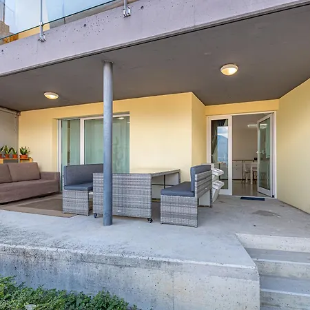 Imperial Of 2 With A View And Garden Behind The Station And 10 Min From The Of Lugano