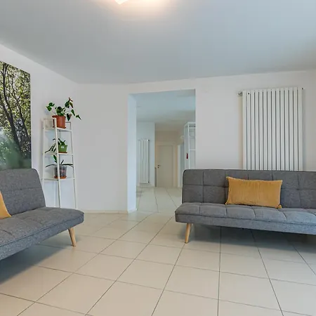 Imperial Of 2 With A View And Garden Behind The Station And 10 Min From The Of