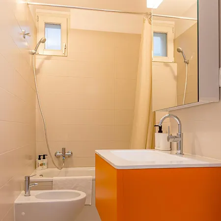 Apartamento Imperial Of 2 With A View And Garden Behind The Station And 10 Min From The Of Lugano