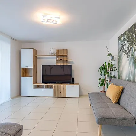 Appartamento Imperial Of 2 With A View And Garden Behind The Station And 10 Min From The Of *