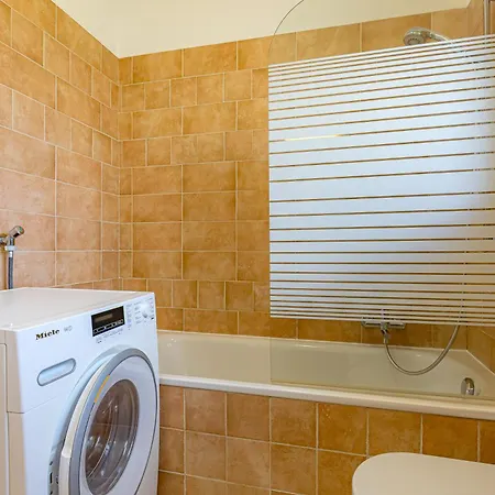 Апартаменти Imperial Of 2 With A View And Garden Behind The Station And 10 Min From The Of Лугано