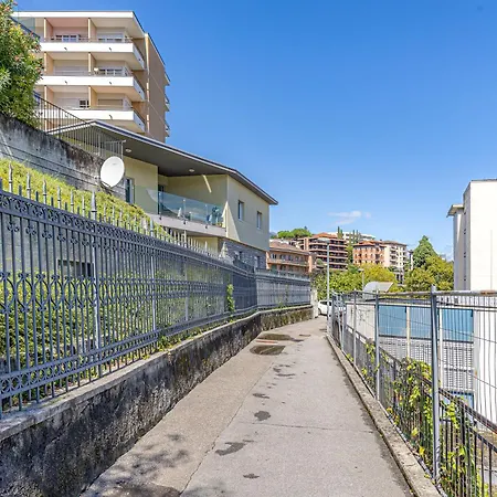 Appartement Imperial Of 2 With A View And Garden Behind The Station And 10 Min From The Of Lugano