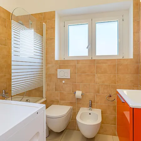 Διαμέρισμα Imperial Of 2 With A View And Garden Behind The Station And 10 Min From The Of *