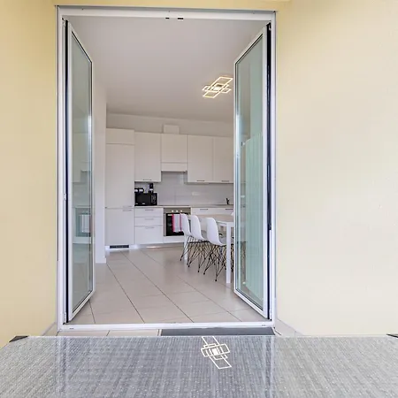 Imperial Of 2 With A View And Garden Behind The Station And 10 Min From The Of *