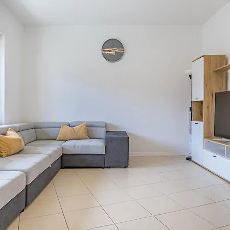 Imperial Of 2 With A View And Garden Behind The Station And 10 Min From The Of Апартаменти *