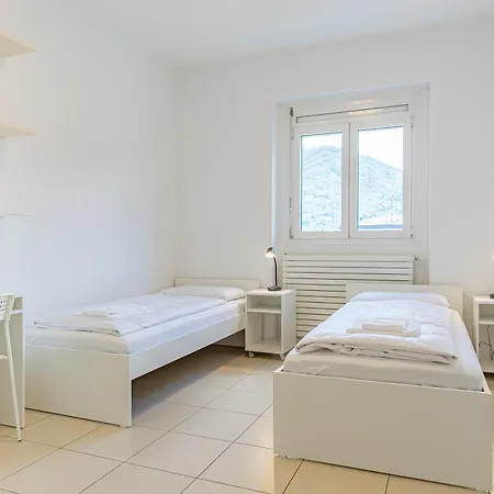 Διαμέρισμα Imperial Of 2 With A View And Garden Behind The Station And 10 Min From The Of Λουγκάνο