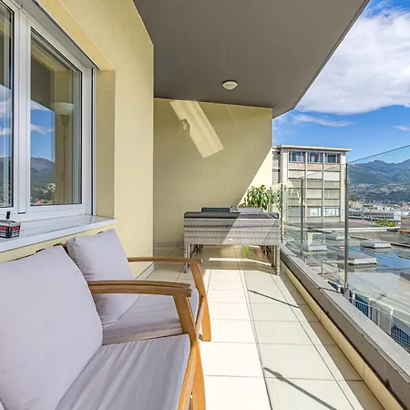 Imperial Of 2 With A View And Garden Behind The Station And 10 Min From The Of Διαμέρισμα Λουγκάνο