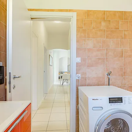 Imperial Of 2 With A View And Garden Behind The Station And 10 Min From The Of * Lugano