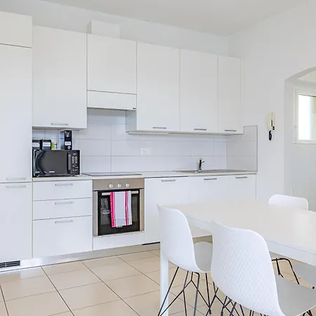 Appartement Imperial Of 2 With A View And Garden Behind The Station And 10 Min From The Of *