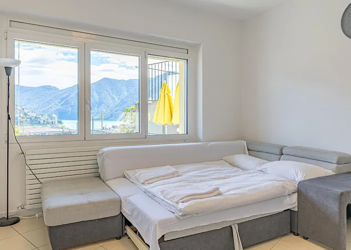 Apartman Imperial Of 2 With A View And Garden Behind The Station And 10 Min From The Of *