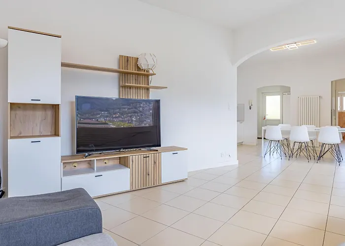 Apartamento Imperial Of 2 With A View And Garden Behind The Station And 10 Min From The Of Lugano