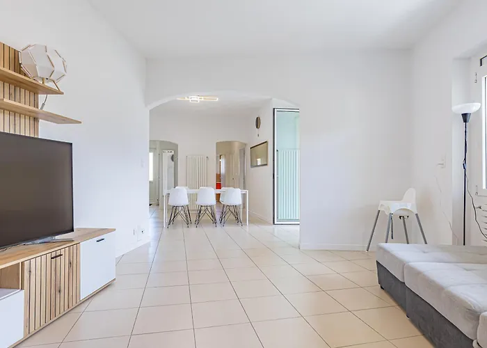 Apartman Imperial Of 2 With A View And Garden Behind The Station And 10 Min From The Of *