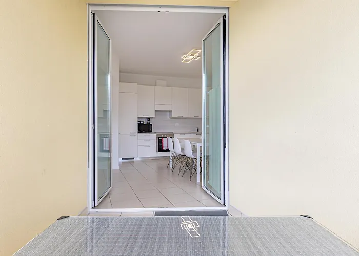 Imperial Of 2 With A View And Garden Behind The Station And 10 Min From The Of *