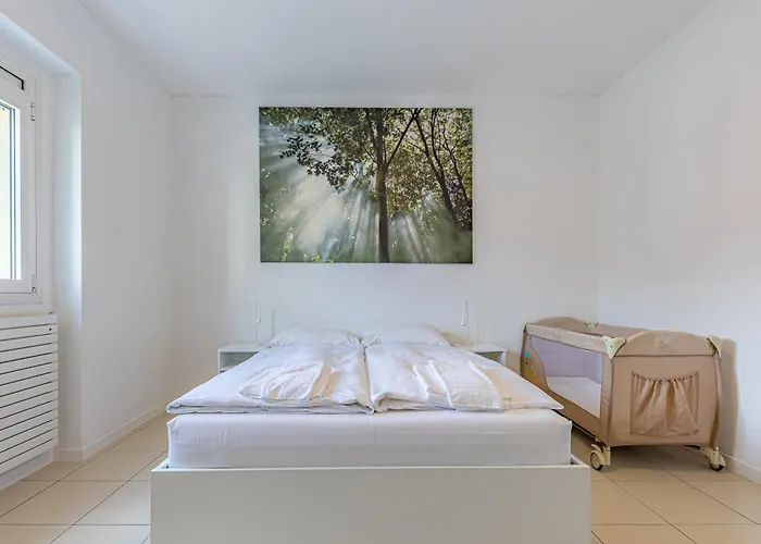 Imperial Of 2 With A View And Garden Behind The Station And 10 Min From The Of *