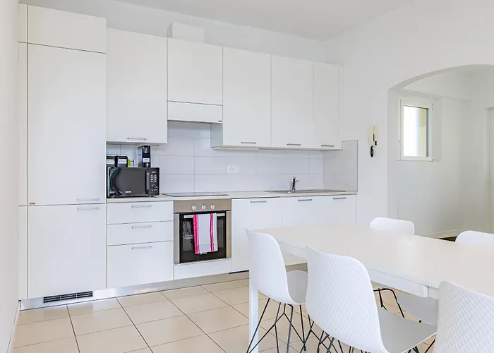 Apartman Imperial Of 2 With A View And Garden Behind The Station And 10 Min From The Of *