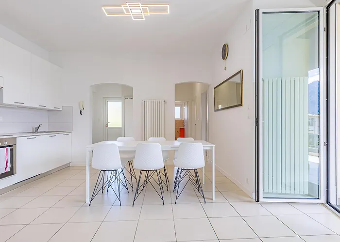 Apartamento Imperial Of 2 With A View And Garden Behind The Station And 10 Min From The Of *